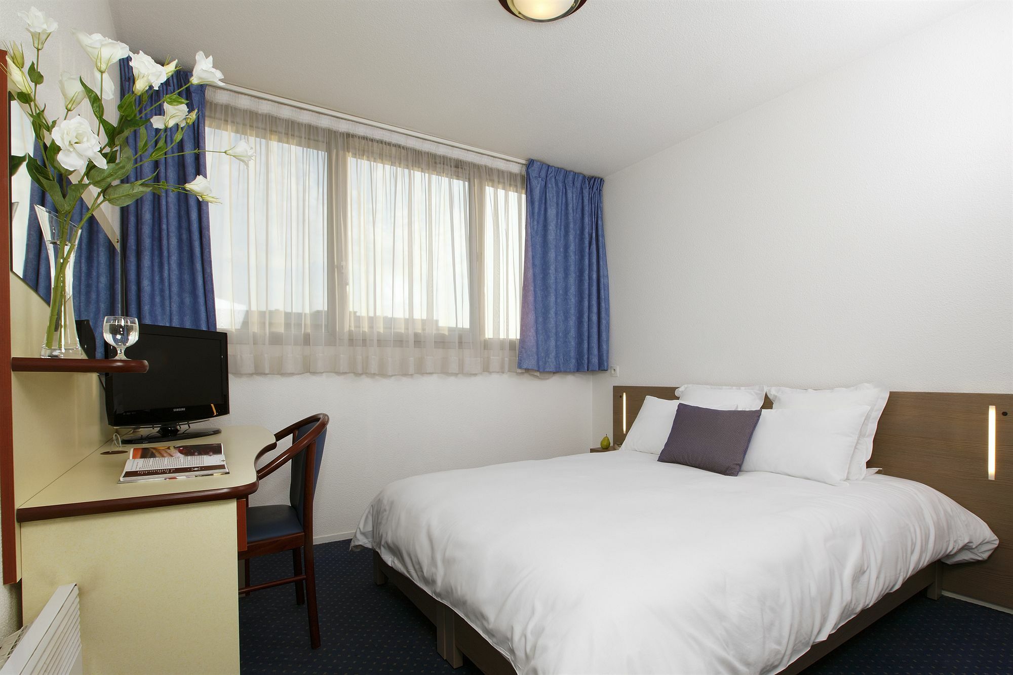เซนิจูด โอเต็ล-เรซิด็องซ์ เลอ ม็อง โนวาซี Hotel เลอม็องส์ ภายนอก รูปภาพ